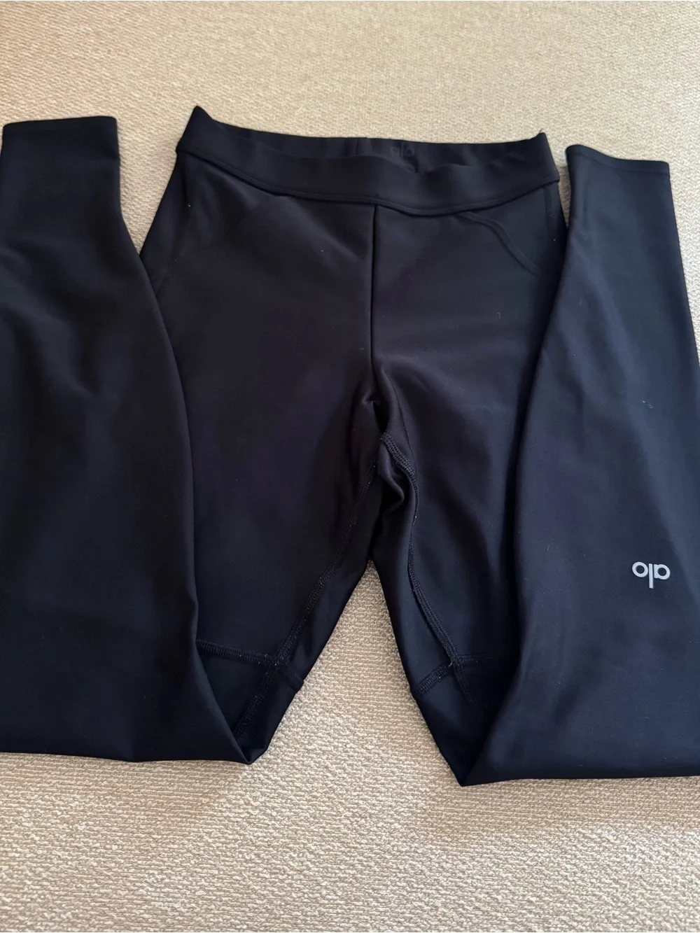 ALO Yoga sleek black